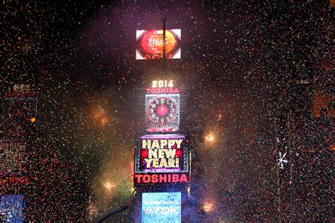 A Complete Guide to Times Square New Year's Eve | UrbanMatter