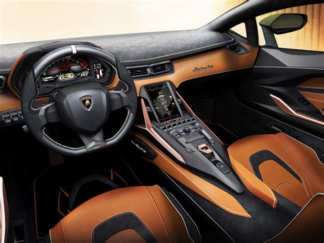 Descubrir 32+ imagen lamborghini sian interior - Abzlocal.mx