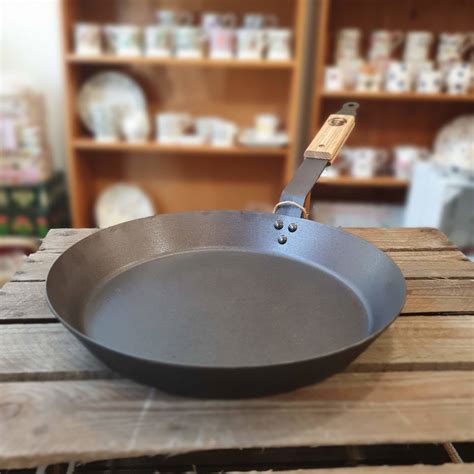 Netherton Foundry Cast Iron Frying Pans | Cooking Kneads