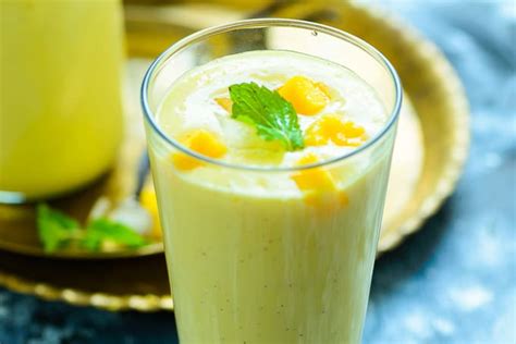 Healthy & Delicious Mango Vanilla Smoothie Recipe - Whiskaffair