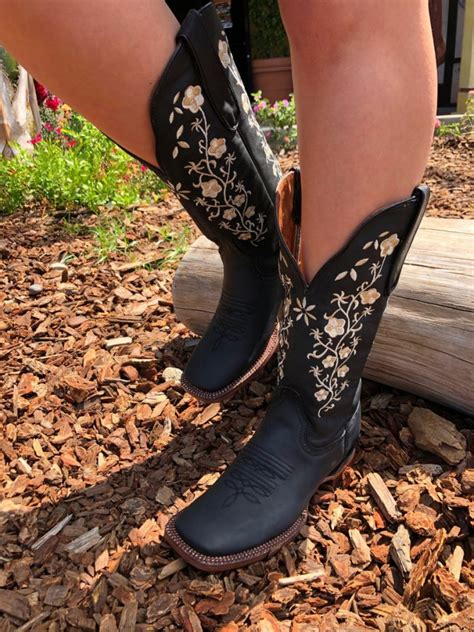 Women’s Floral Embroidery Cowgirl Square Toe Boots ( Black ) – El Potrerito