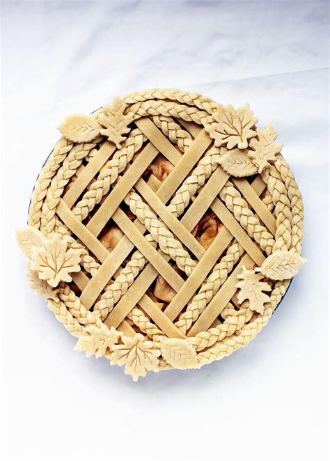 6 Bold and Beautiful Pie Crust Designs for Thanksgiving - XO, Katie Rosario