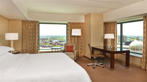 Traditional Guest Room | Sheraton Boston Hotel