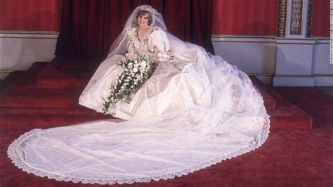 Princess Diana's wedding dress to go on display at Kensington Palace ...