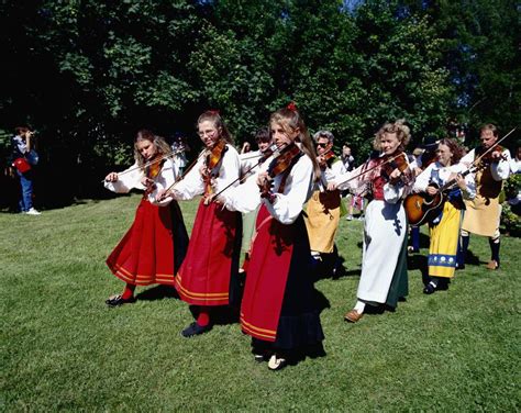 Common German Folk Songs That Are Easy to Learn