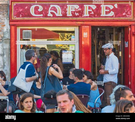 Italy venice street cafe hi-res stock photography and images - Alamy