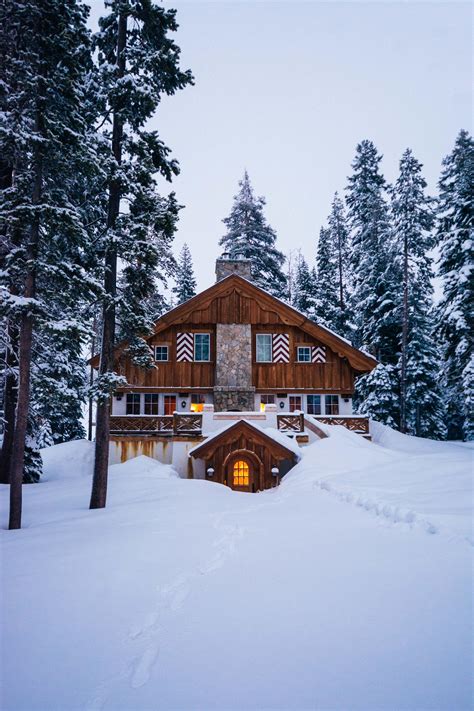 Snowy cabin in Lake Tahoe [4000x6000] [OC] : r/winterporn