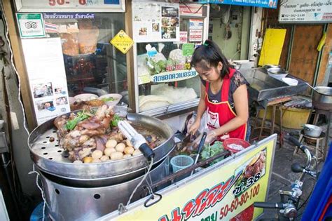 32 Best Bangkok Street Food To Eat Before You Die