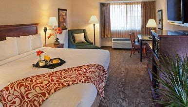 The Silver Cloud Inn Portland Oregon hotel is located near downtown ...