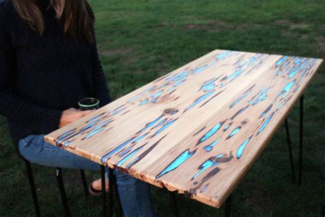 DIY Glow-in-the-dark Table