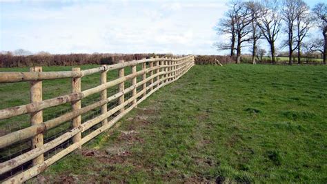 Post and Rail Fencing, Paddock fences, Wooden Stake Posts, wood round ...