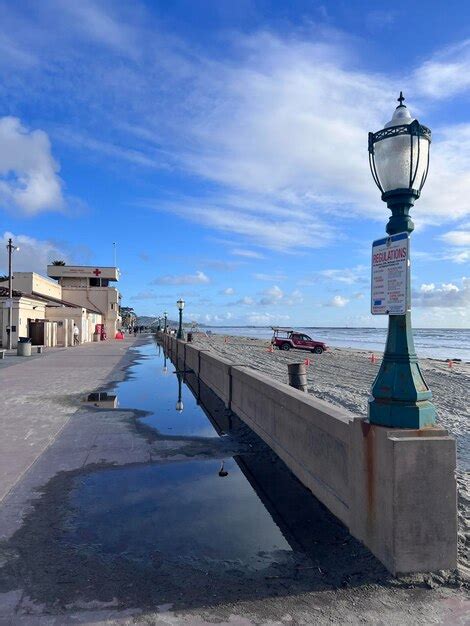 Premium Photo | Mission beach boardwalk