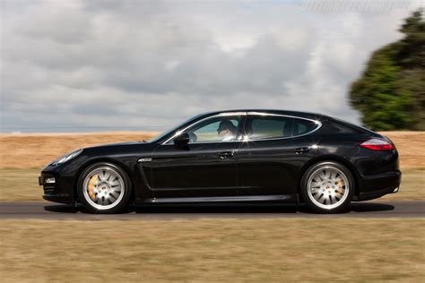 Porsche Panamera 4S High Resolution Image (5 of 6)