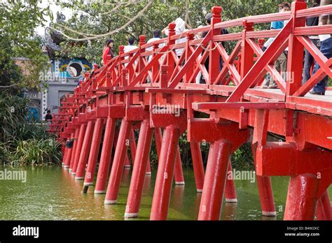 Rising Sun Bridge, Ngoc Son Temple, Hanoi, Vietnam Stock Photo - Alamy