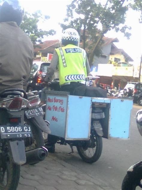 Gambar Polisi Lucu | Kata Kata Gokil Raja Gombal