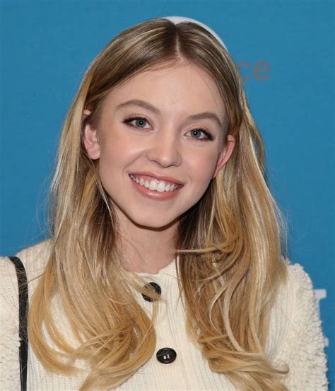 Download Sydney Sweeney Nocturne Gif | Blonde bombshell, Celebs, Sydney