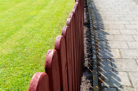 How to Choose the Right Garden Fence Panels | eDecks