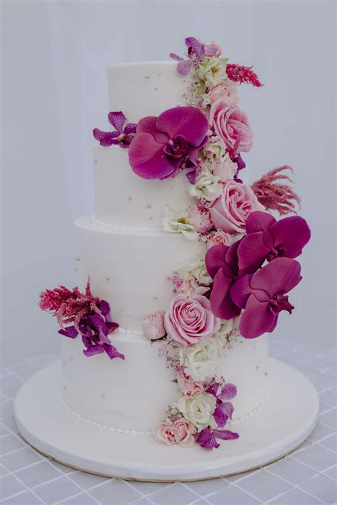 20 Purple Wedding Cake Ideas for a Striking Look