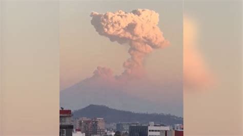 Mexican volcano belches a plume of smoke and ash 2 miles into the air ...