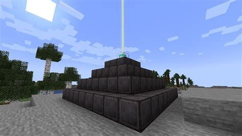 Minecraft player builds a complete netherite beacon in survival