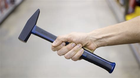 3 Ways to Use a Hammer Safely - wikiHow