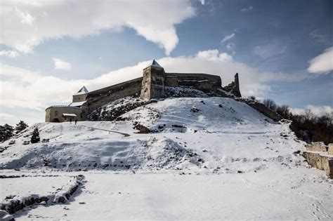 A Handy Guide to Rasnov Fortress, Romania - Travelling Balkans