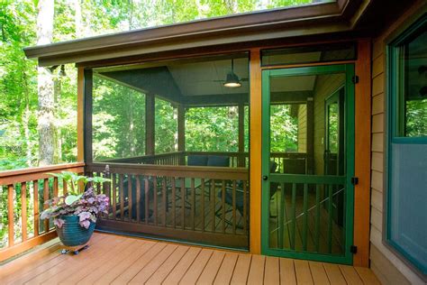 How To Build A Screened-In Porch On A Deck | Storables