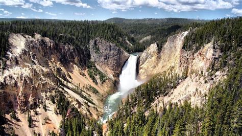 The 10 Best Hikes in Yellowstone National Park - The Geeky Camper