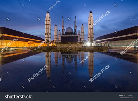 Masjid Agung Jawa Tengah Stock Photo 721734472 | Shutterstock