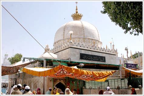 Ajmer Sharif Dargah | History, Architecture, How to Reach & More