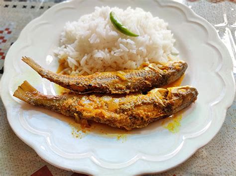 How to prepare Bengali Fish Curry Recipe, Charapona Jhol - FoodBreeze