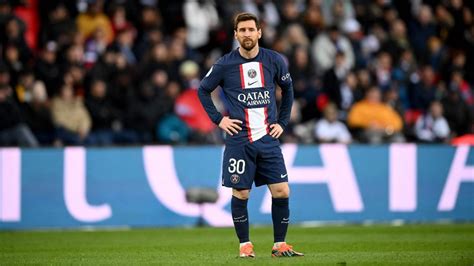 Lionel Messi whistled by PSG ultras again: A message for Barcelona?