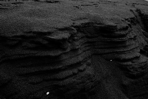 Share more than 64 black sand wallpaper super hot - in.cdgdbentre