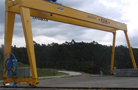 Gantry Crane DESIGN What is a gantry crane used for? Industry