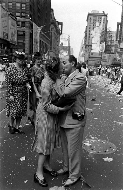 V-J Day Kiss in Times Square: Go Behind the Lens of That Famous Photo