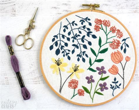 Free Flower Embroidery Pattern - Cutesy Crafts