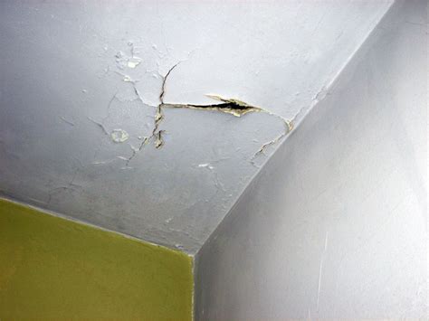 The biggest problem with repairing cracks in ceilings and walls is that they always come back. How To Solve Recurring Ceiling Cracks • Home Tips