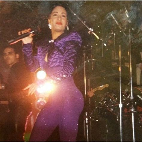 One Of Selenas Last Concerts Selena Quintanilla Outfits Selena