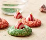 Hershey's kisses are broken and christmas is ruined. Hershey's Kisses Candy Cane Blossoms