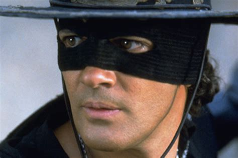 The mask of zorro is a 1998 american swashbuckler film based on the character of the masked vigilante zorro created by johnston mcculley. Zorro - Antonio Banderas - Ecodelcinema