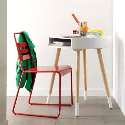 A functional and original design for small home. 20 Perfect Desks For Small Spaces