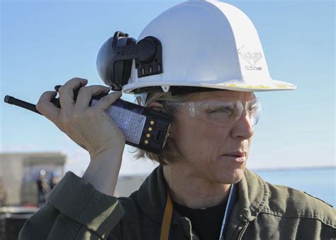 Aviator Vying To Be Navys First Female Co Of An Aircraft Carrier