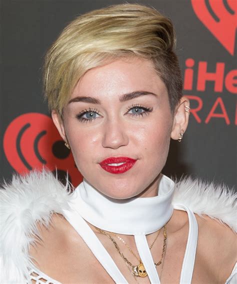 The high layered bangs really bought out miley's heart face shape, while the pink lipstick and white eyeliner gave this light honey blonde pixie an even softer touch. Miley Cyrus Short Straight Casual Hairstyle - Golden ...