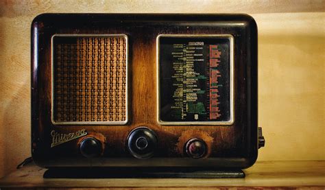 90s indie peak of 1995. 100 years ago, the first commercial radio broadcast ...