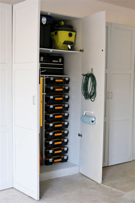 Tool chests allow you to organize all your tools, nuts and bolts converting your once messy garage into a neat working environment. Garage Tool Storage and Organization Ideas | TIDBITS