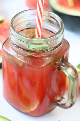 Gambar Closeup Mason Jar Jus Semangka Segar Dengan Sedotan Minum