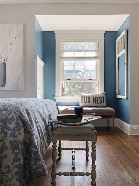 Decorate your bedroom with the best paint color design and decorating ideas. These are some of