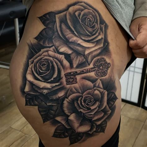 Roses thigh tattoo in 2020 Thigh tattoo, Tattoos, Flower