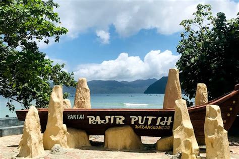 Wisata Pantai Pasir Putih Trenggalek: Menikmati Pesona Keindahan Pantai yang Menakjubkan