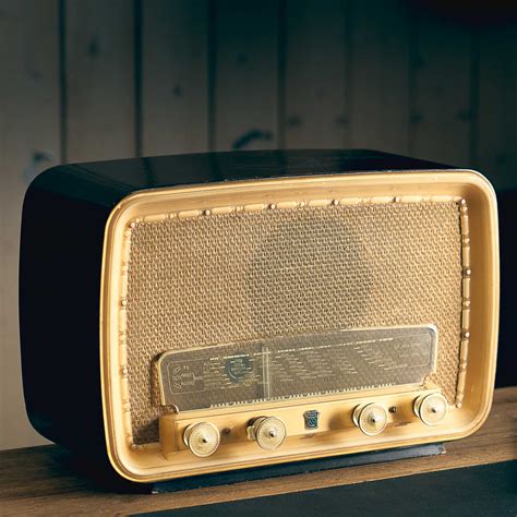 Instead of radio waves, a digital signal is transmitted which is received by hd radio receivers and converted into sound. Buy Bluetooth Vintage Radio Radiola | Vintage Accessories ...